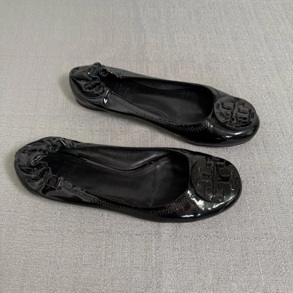 Tory Burch Reva Black Patent Leather Ballet Flats 7M Medallion Logo Timeless